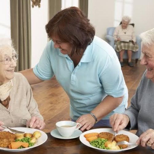 نصائح للحفاظ على صحة كبار السن أثناء صيام رمضان